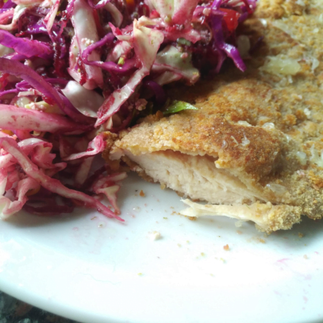 milanga de pollo con ensalada de repollo milanga de pollo con ensalada de repollo